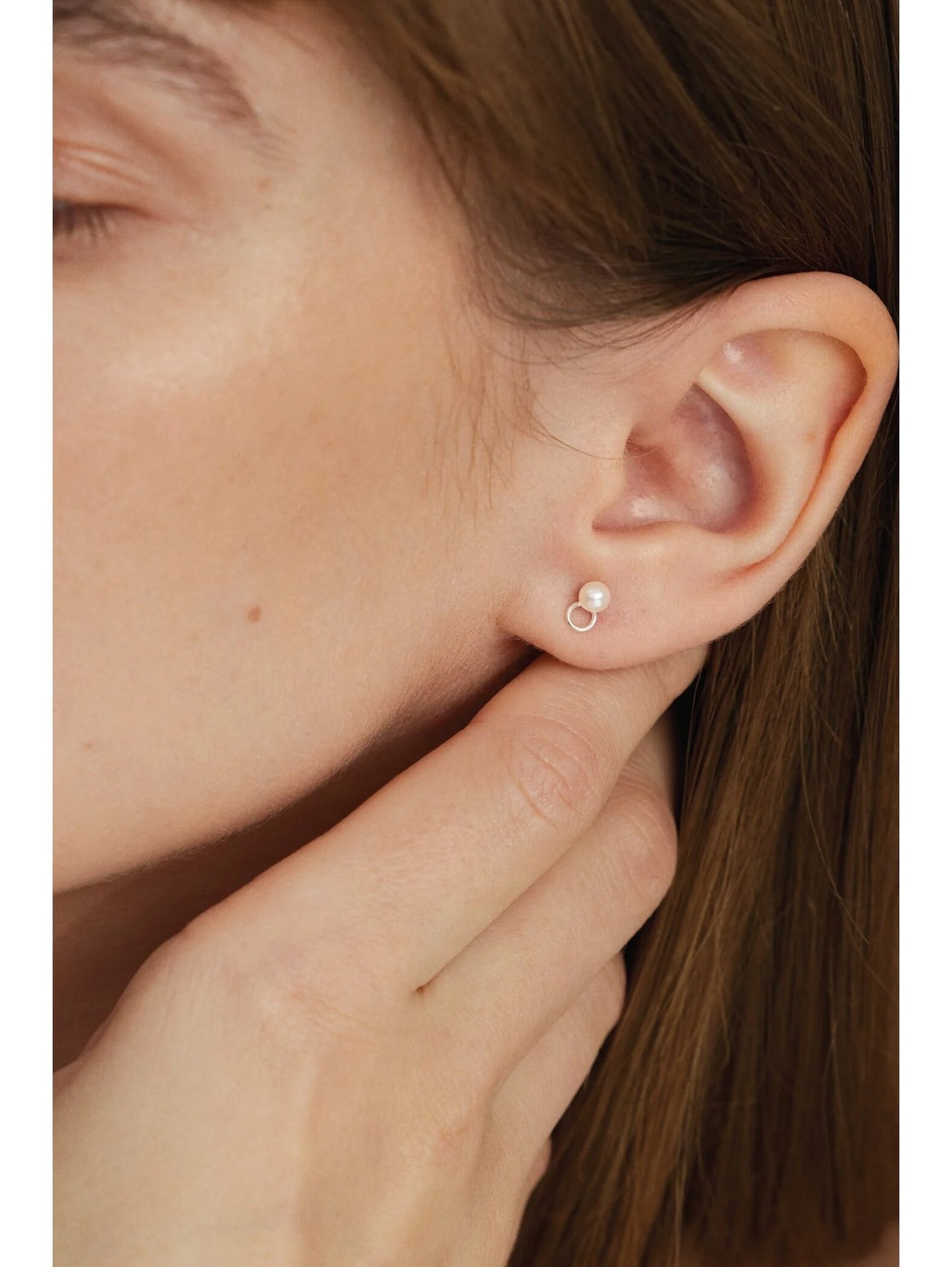 Pearl Diver auskari ar punktu – elegants dizains