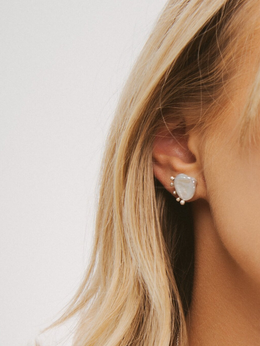 Pārstrādāta sudraba pērļu auskari