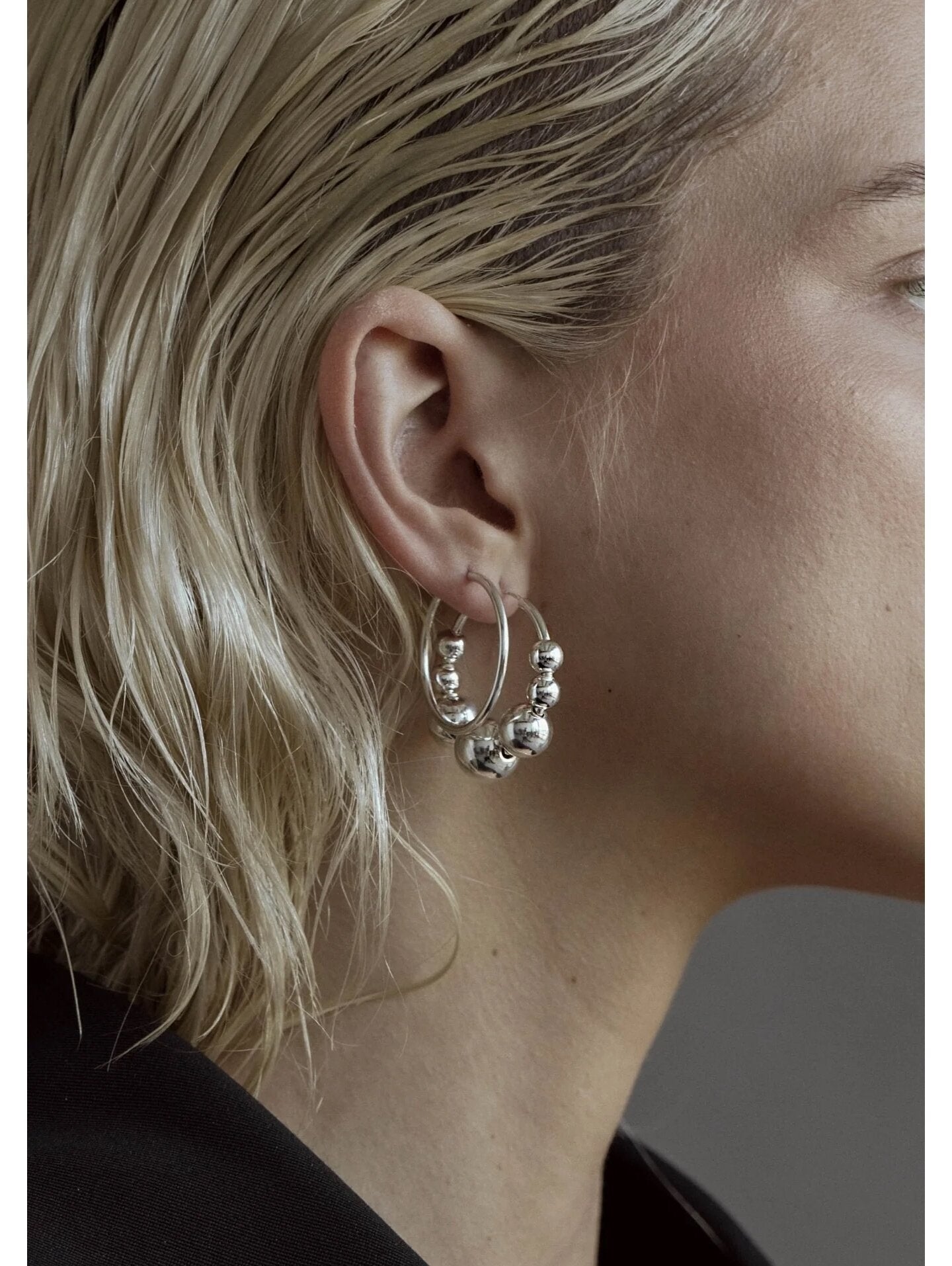 Extra sudraba auskari – drosmīgs dizains