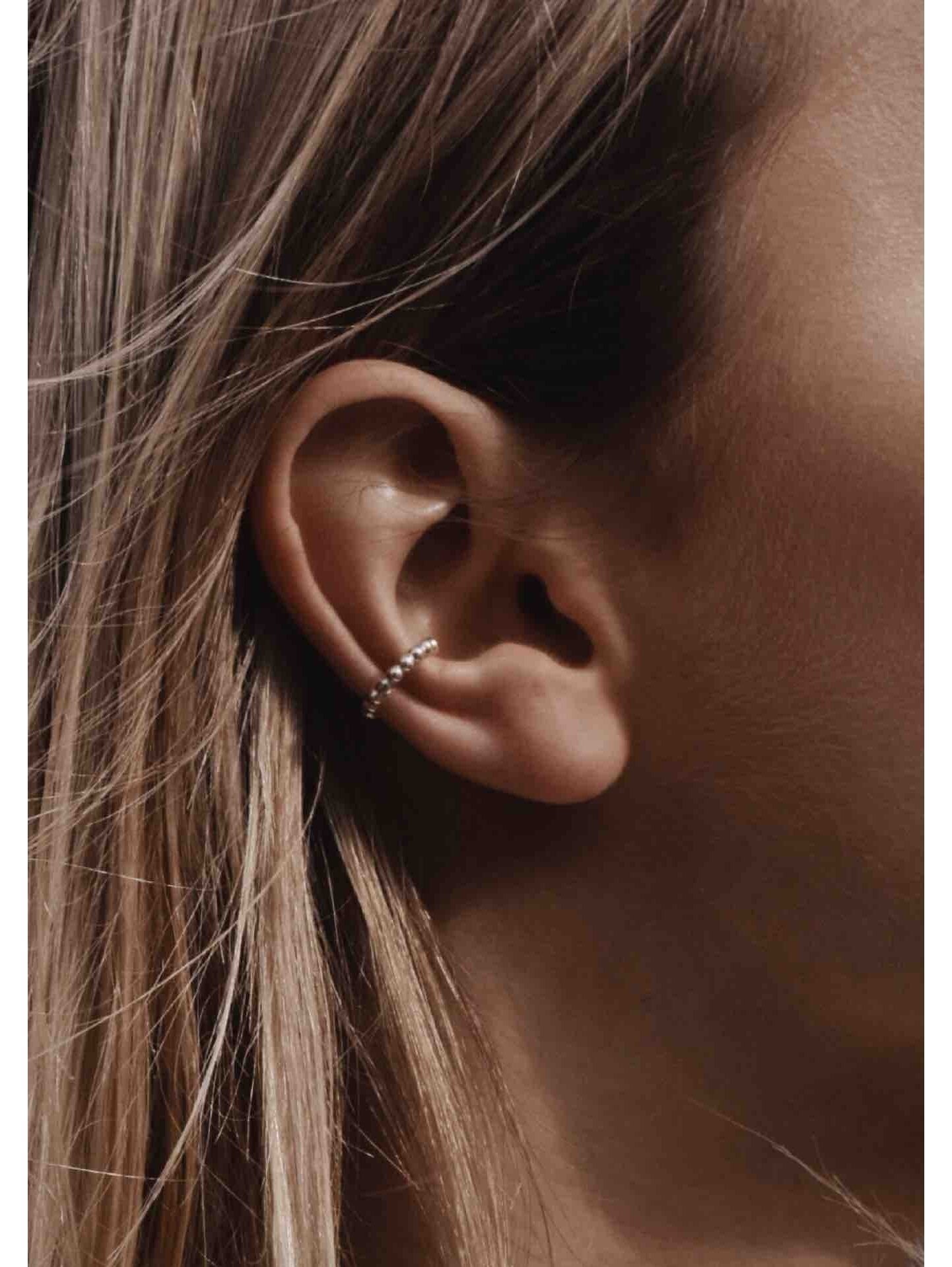 Šampanjatooniga ear cuff – modernne minimalistlik stiil