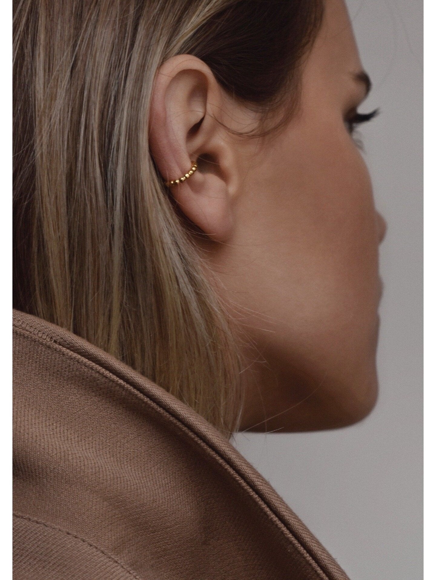 Zelta šampanieša auskara cuffs – elegants akcents