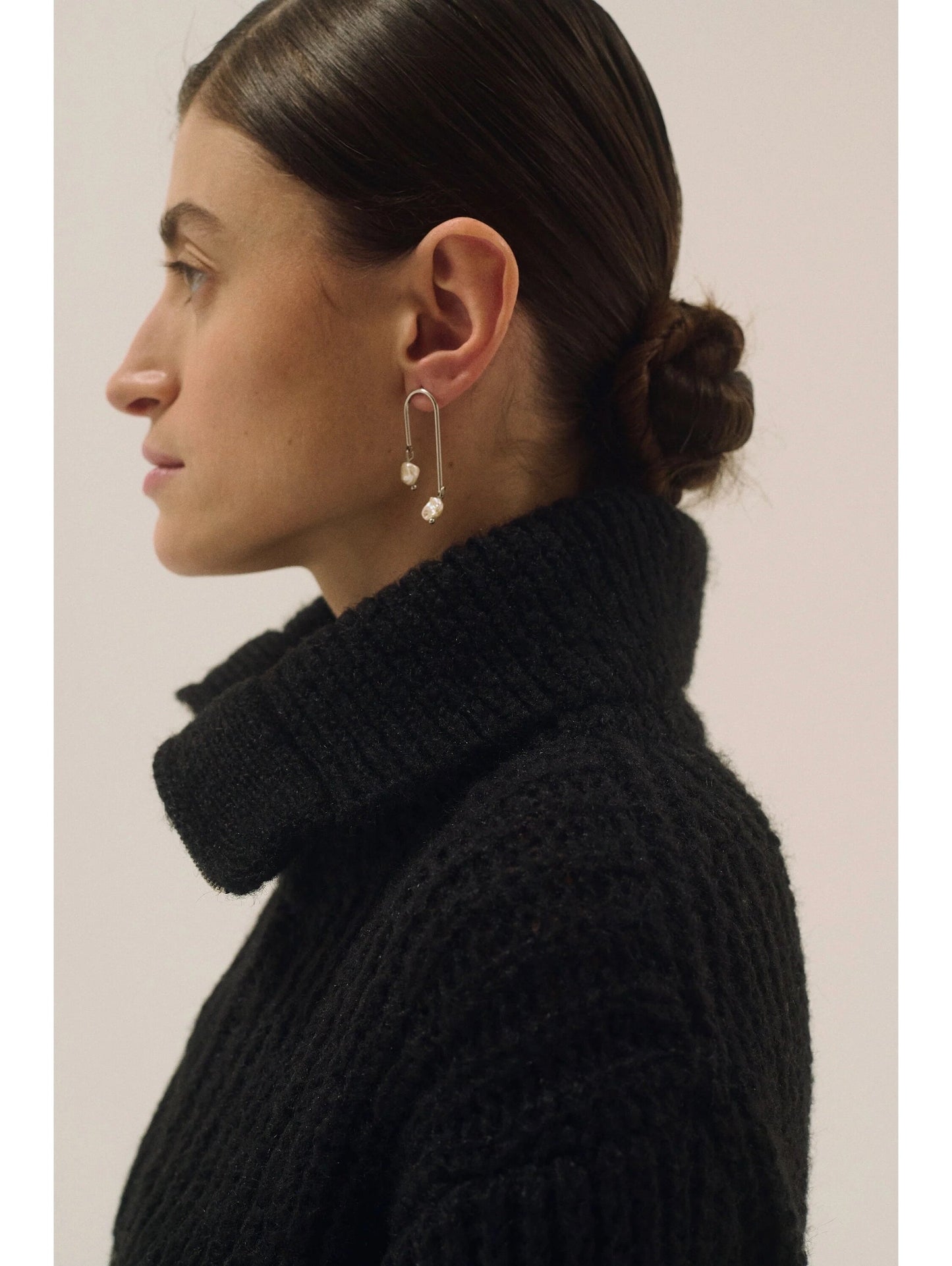 Kabantie pērļu auskari – klasiska elegance