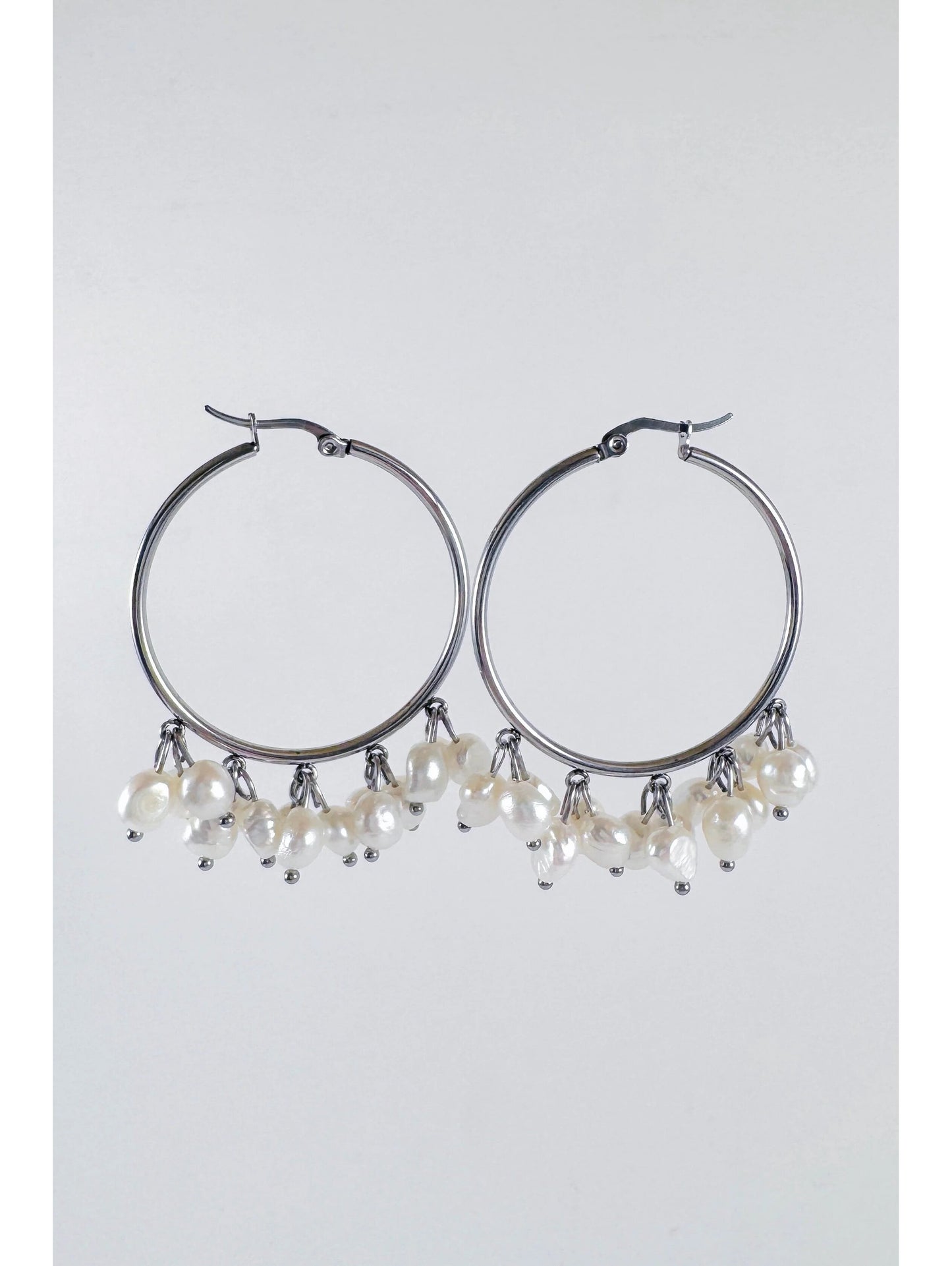 Masīvas stīpiņas ar pērlēm – izteiksmīga rota