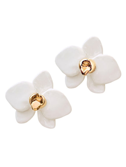 Valged keraamilised orhideekõrvarõngad – õrn lilleline stiil