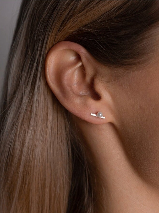 Pearl Diver auskars ar īsu sudraba joslu