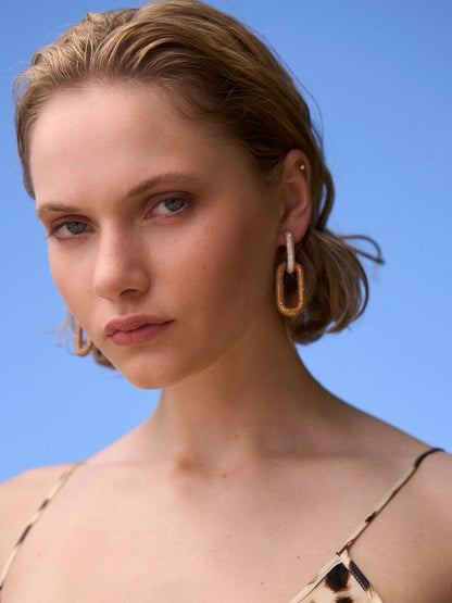 Rhea izteiksmīgi auskari – mūsdienīgs dizains