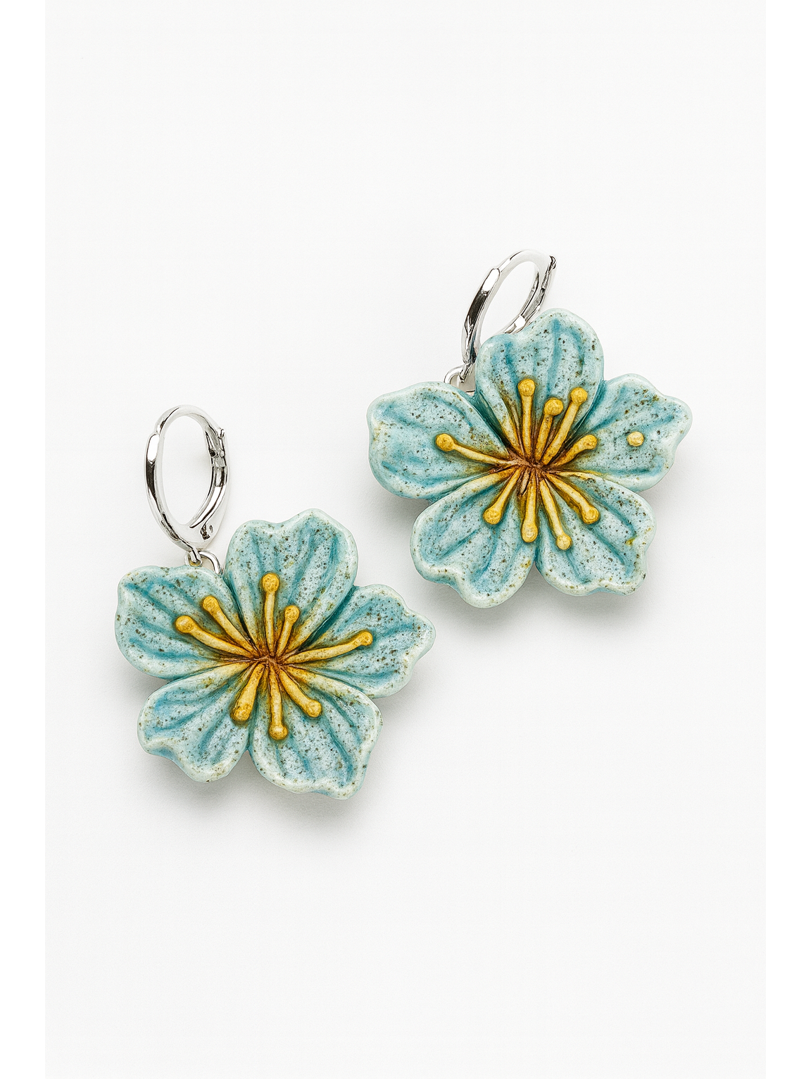 Keramikas ziedu auskari – mākslinieciska elegance