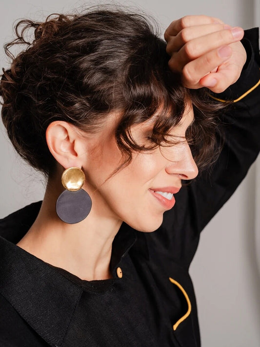 Mustad portselanist ringikõrvarõngad – Harmony inspiratsioon