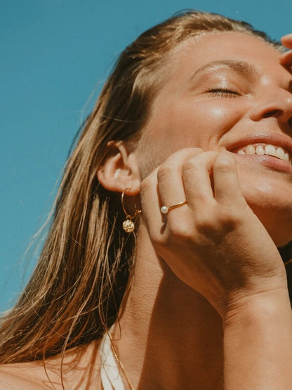 Pārstrādāta sudraba kabantie auskari – pilnības iedvesma