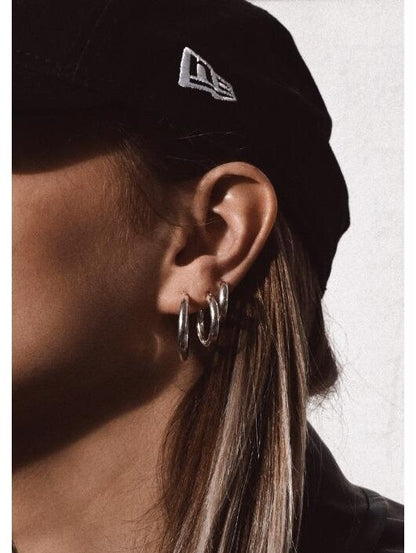Dizzy Silver Hoop Earrings – Dynamic Contemporary Design