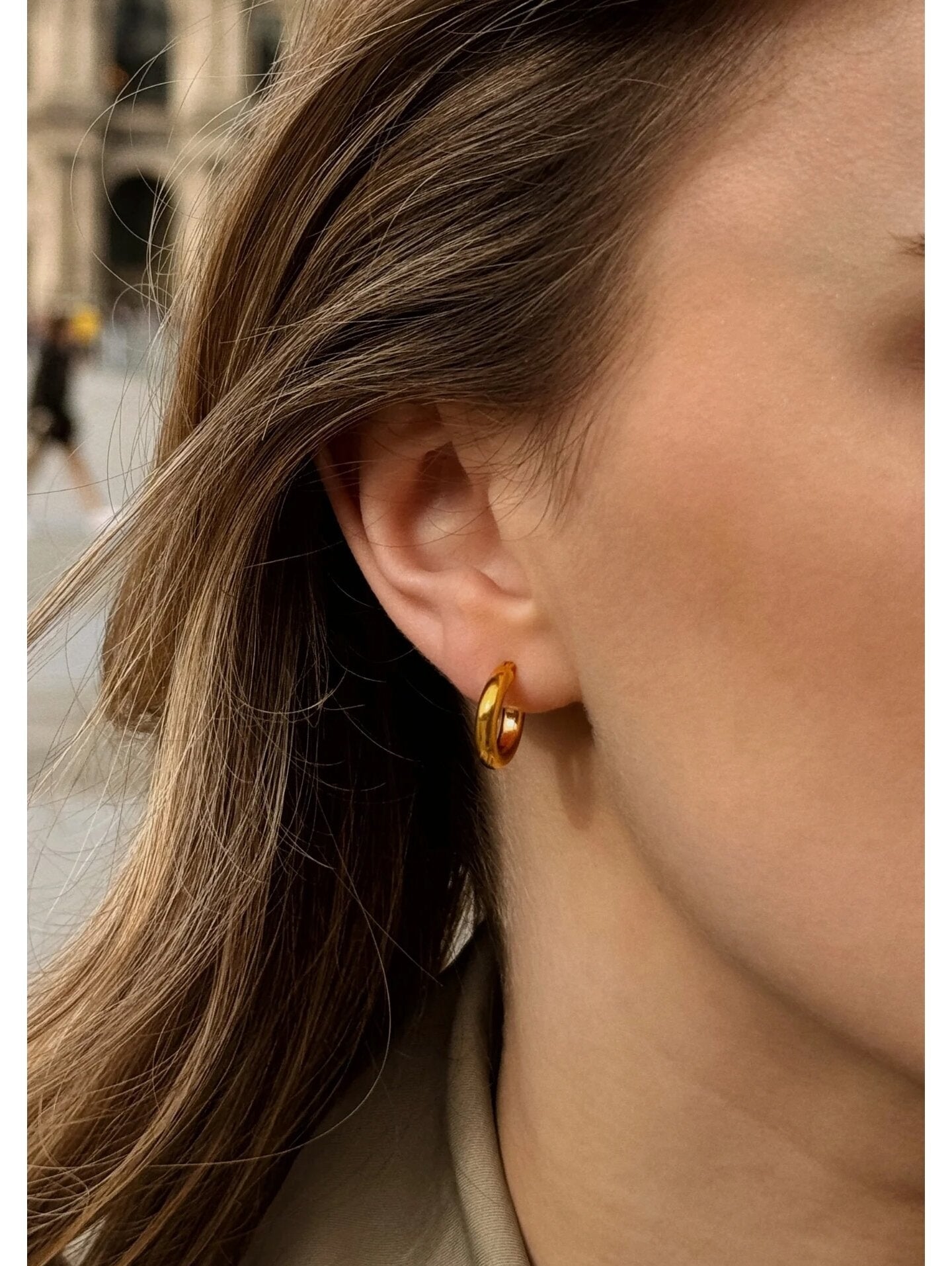 Zelta stīpiņu auskari Ella – elegants dizains