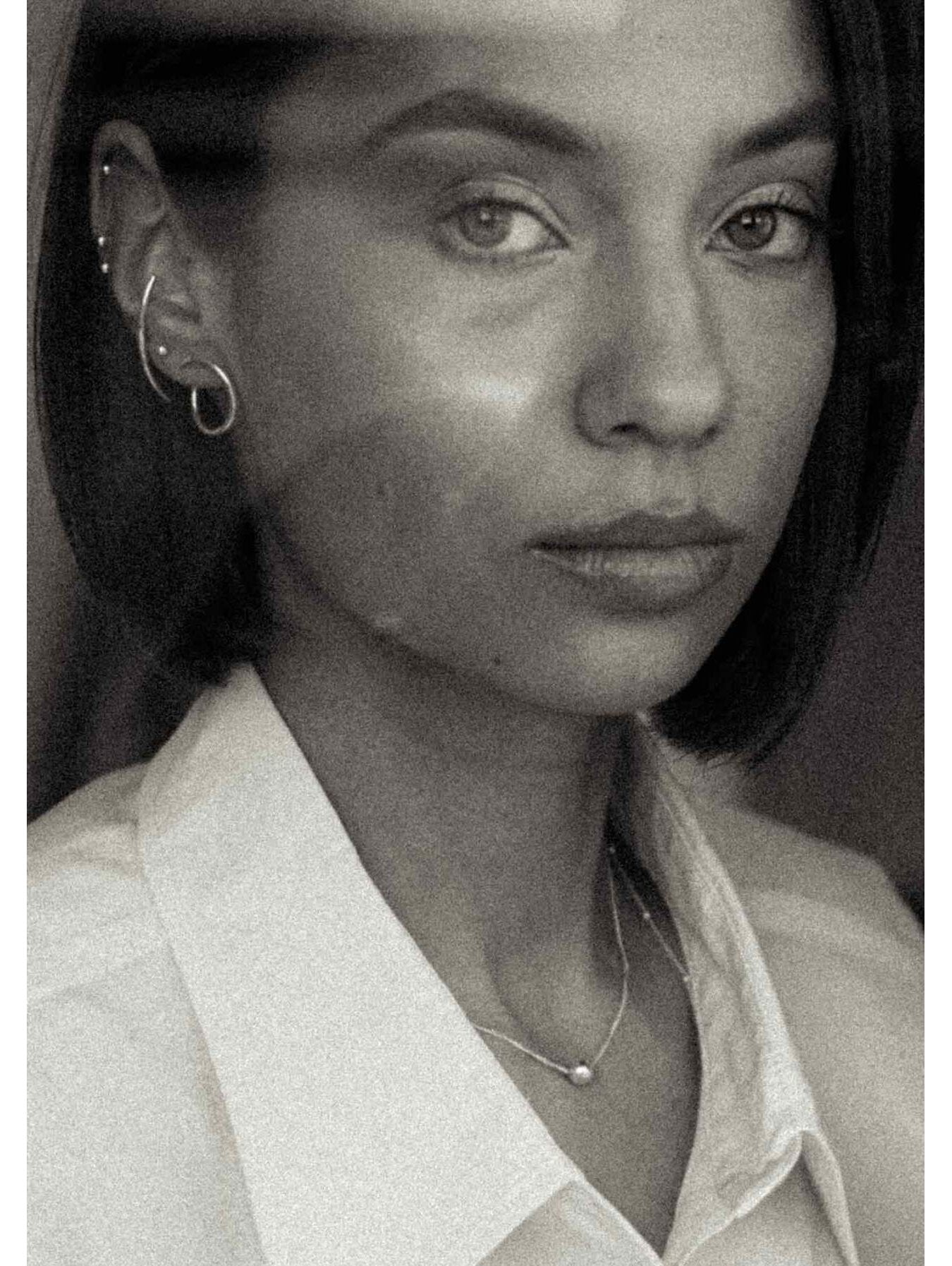 Hõbedased Pin Up kõrvarõngad – julge modernne disain