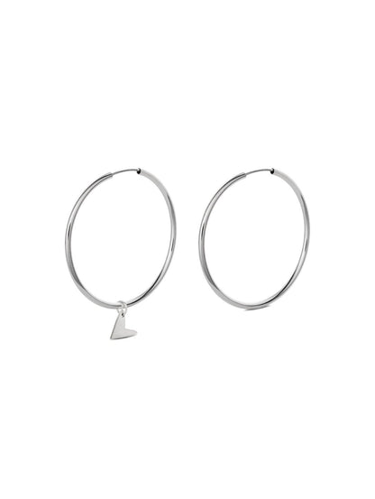 Sudraba Love stīpiņu auskari – romantisks dizains