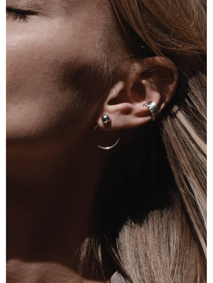 Sudraba Chord auskari – mūsdienīgs minimālisms