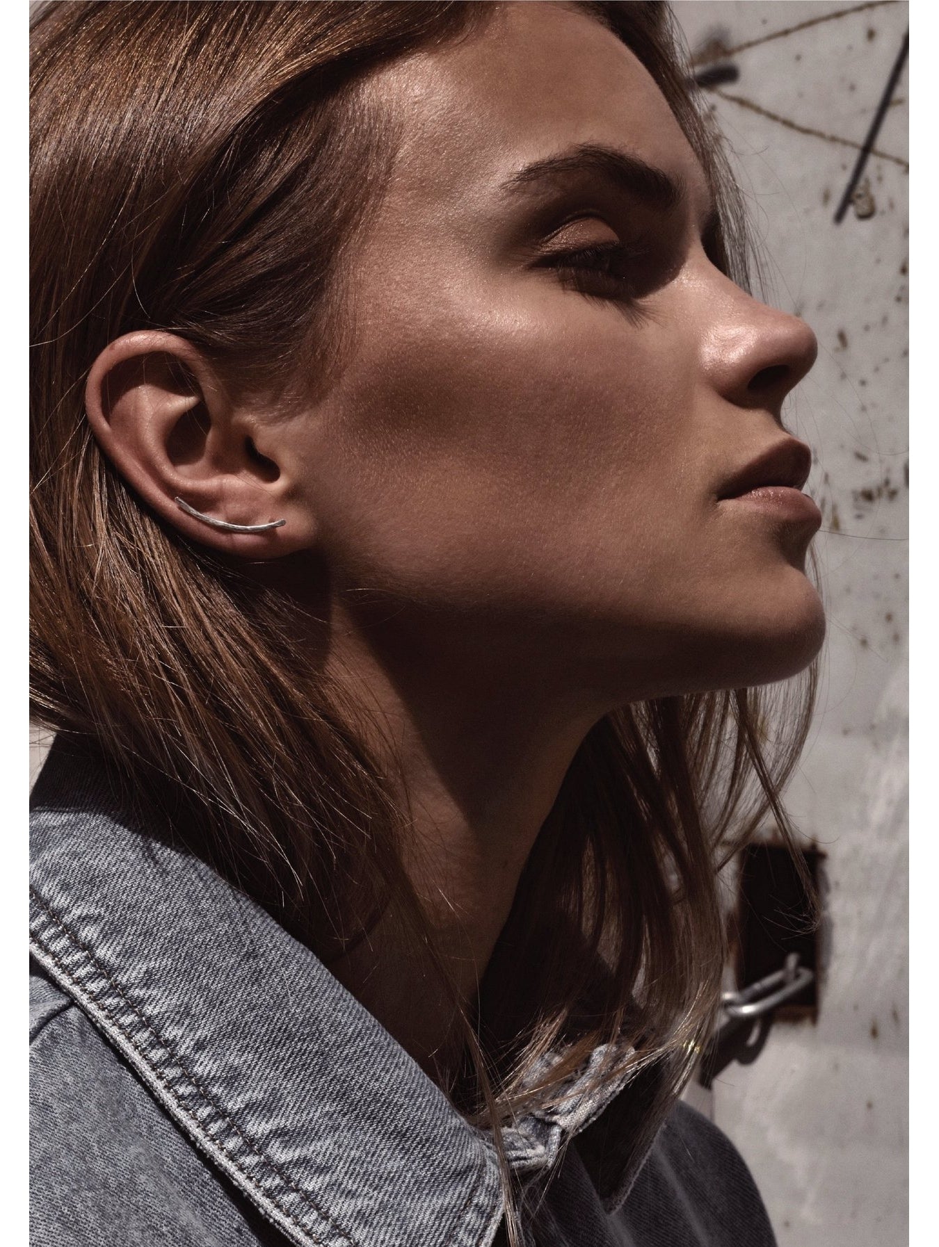 Kaltēti crawler auskari – teksturēts dizains