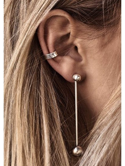 Plakans auskara cuffs – tīrs un elegants dizains