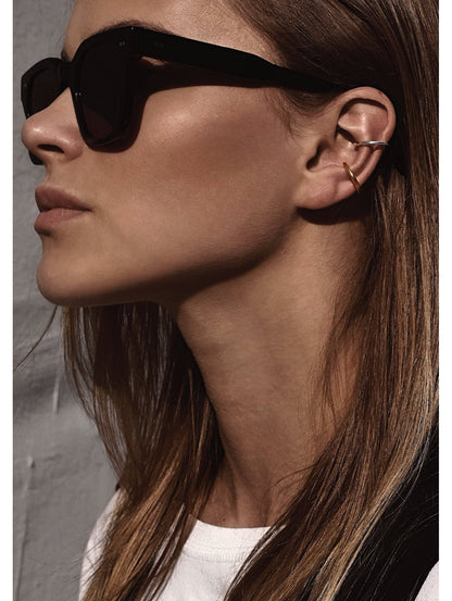 Minimālistisks līnijas auskara cuffs – modernas dizaina rotas