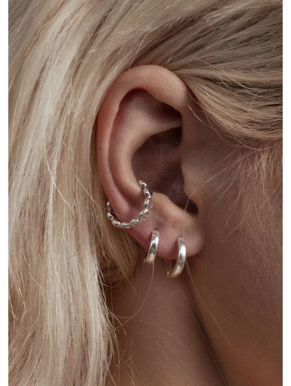 Midi sudraba stīpiņu auskari – klasisks minimālisms