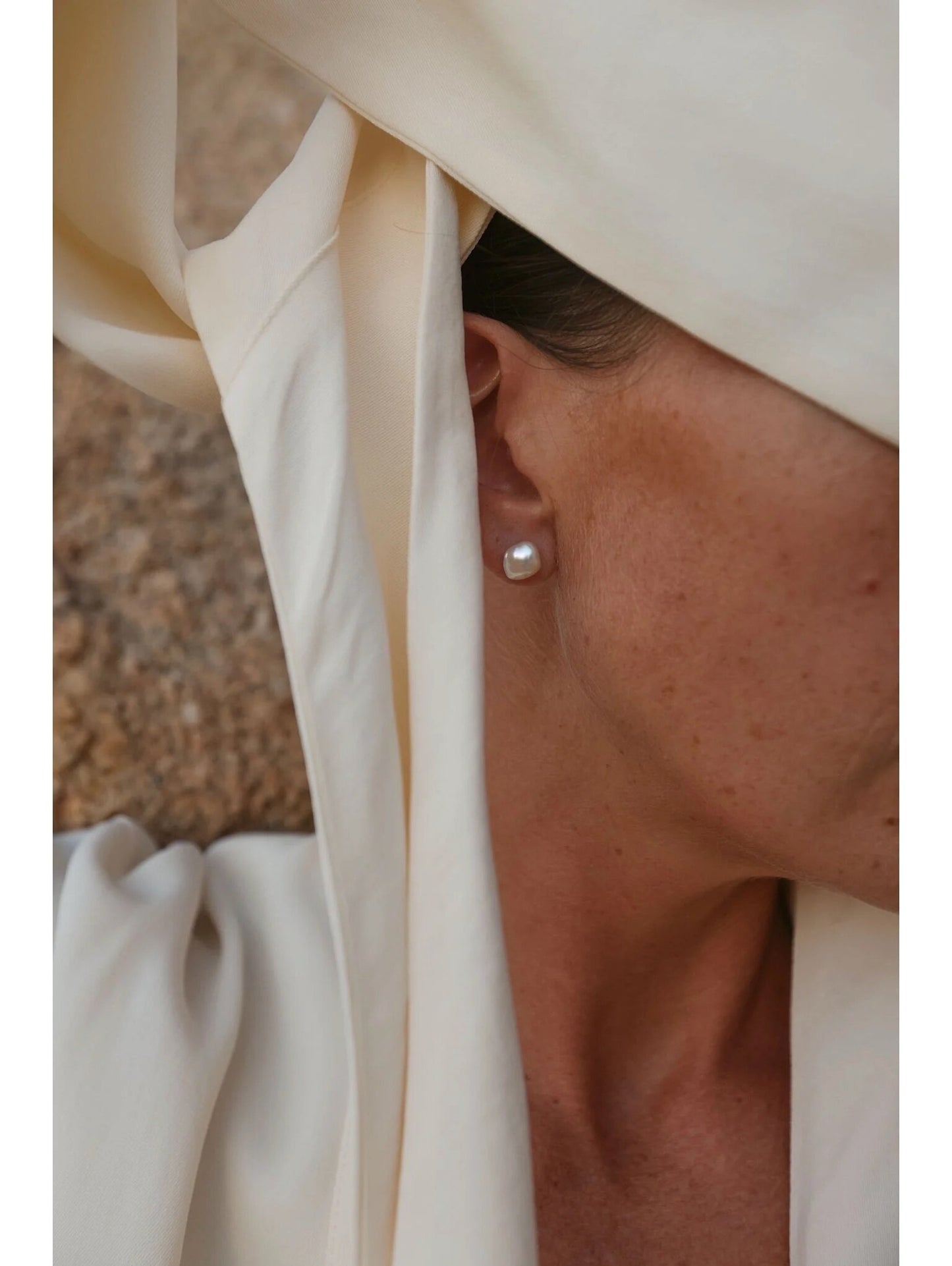 Keshi pērļu kniedīšu auskari – dabīga elegance